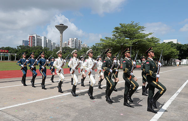 香江之畔，谱写“红军连”青春赞歌——驻香港部队某旅装步一连坚定举旗铸魂忠实履行使命记事