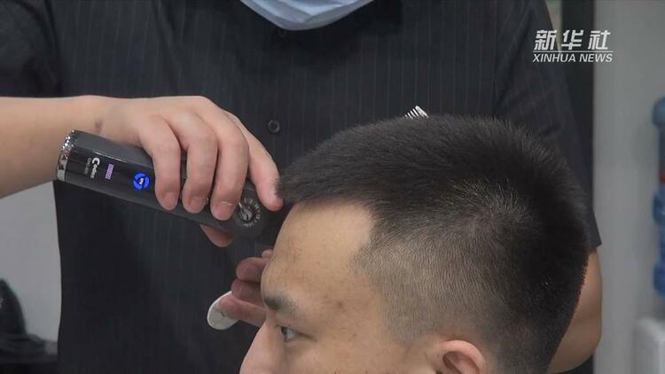 北京战疫直击丨北京朝阳区小理发店等七小门店恢复营业