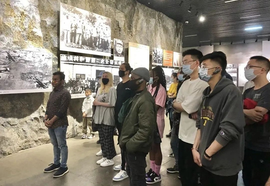 贵州理工学院国际学生走进化屋村、遵义会址 感知中国_fororder_留学生4