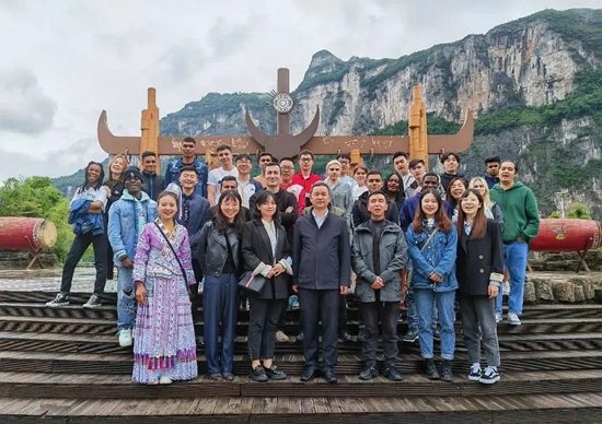 贵州理工学院国际学生走进化屋村、遵义会址 感知中国_fororder_留学生1