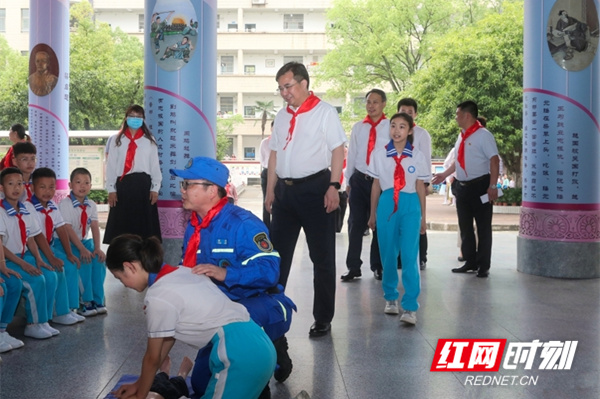 邹文辉：让广大少年儿童在党的阳光雨露下茁壮成长_fororder_1