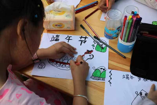 地震安置点上的“青青儿童乐园” 孩子们的别样端午_fororder_mmexport1654236727550