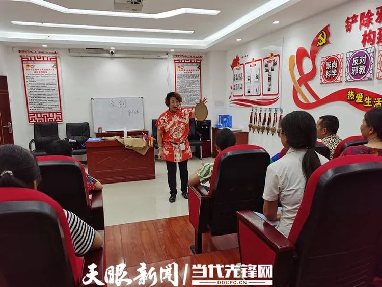 大山里的脱贫攻坚夜校，点亮光明的未来