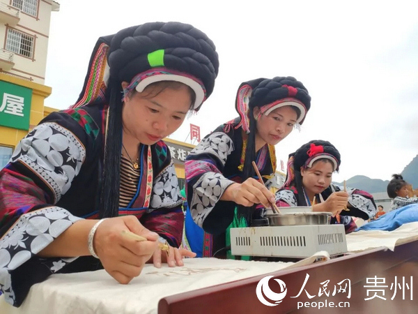 关岭：千人同迎 “六月六” 歌舞翩翩庆佳节