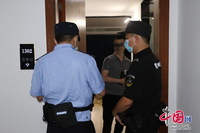 （转载）高考落幕 遂宁河东公安护岗不停歇