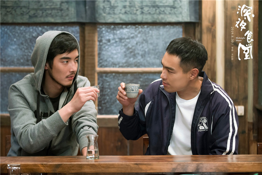 图片默认标题_fororder_金世佳杨钓宁兄弟谈心默契举杯