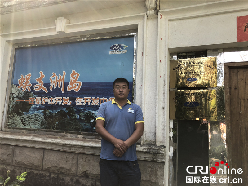 图片默认标题_fororder_蜈支洲岛海洋部经理王丰国和他的同事们承担着海洋牧场的主要维护工作_副本_副本
