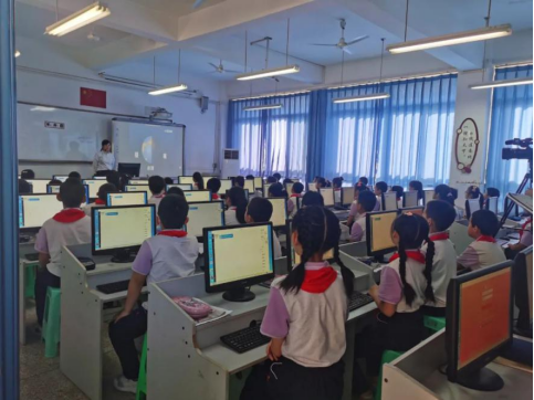 统信UOS走进中小学课堂 为智慧教育注入“中国魂”