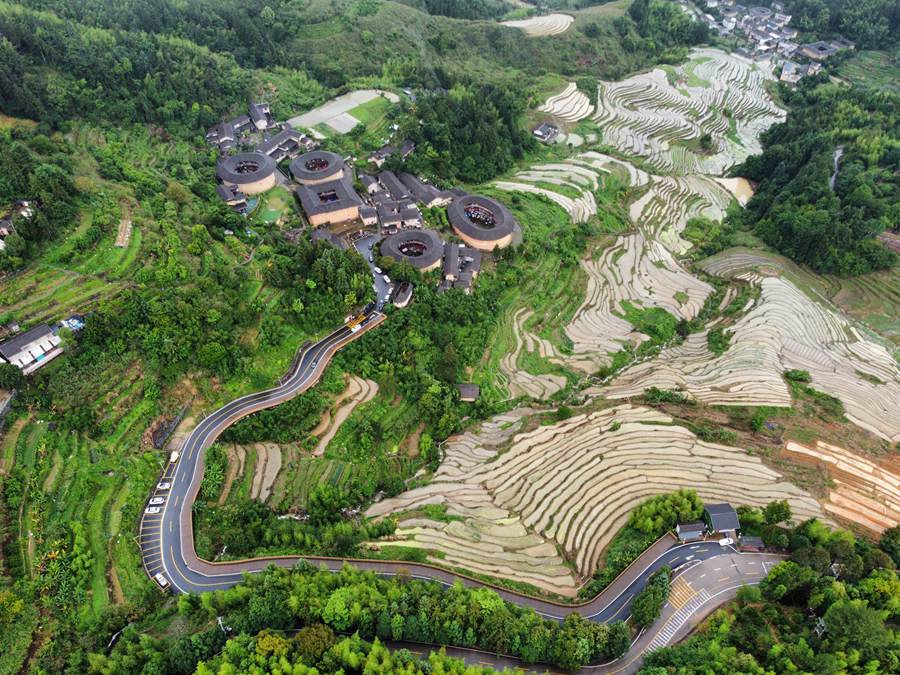 “大地指纹”点缀世遗土楼