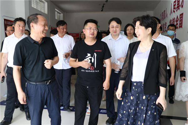 黄冈市基层统战工作现场经验交流会在麻城召开_fororder_图片1