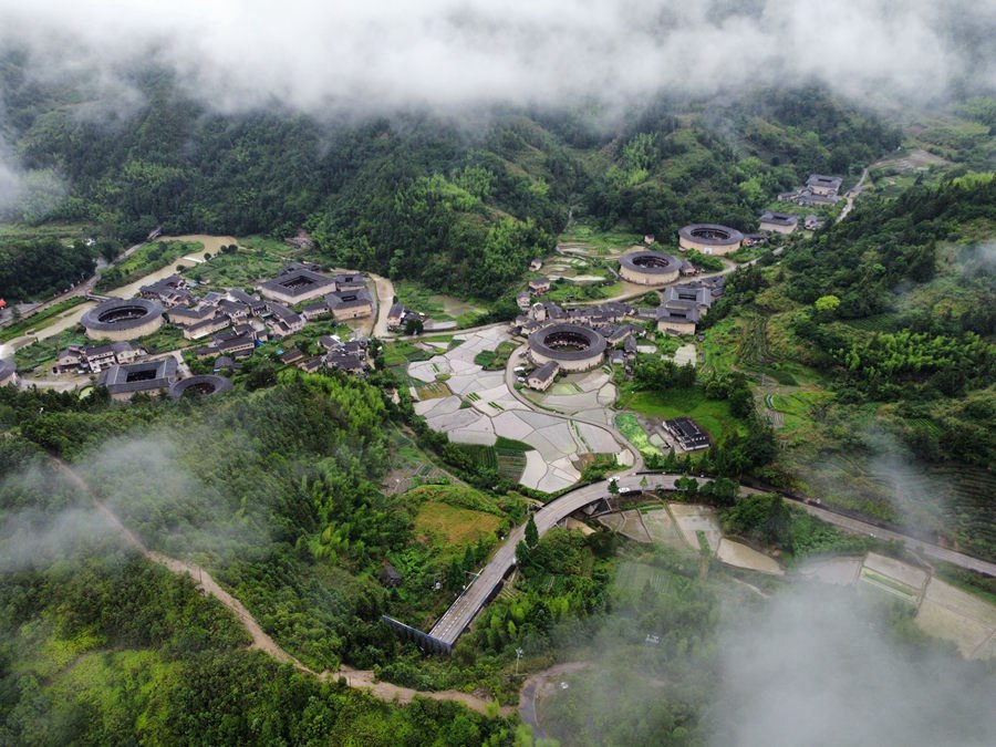 “大地指纹”点缀世遗土楼
