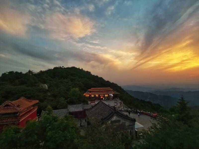 晚霞灿然旖旎 邀您到泰山感受“盛夏晚晴天”
