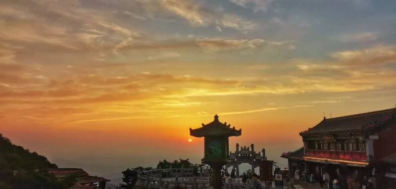 晚霞灿然旖旎 邀您到泰山感受“盛夏晚晴天”