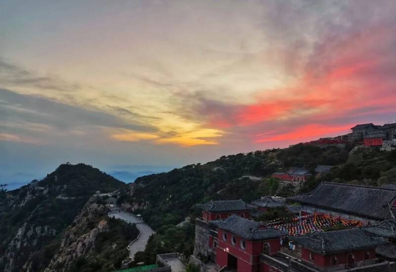 晚霞灿然旖旎 邀您到泰山感受“盛夏晚晴天”