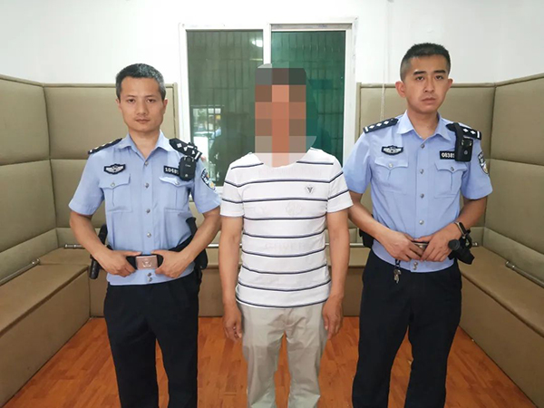乐山18名老人被骗179万余元 谨防代办“养老保险”的骗局_fororder_乐山公安抓获犯罪嫌疑人潘某贵-供图-四川省公安厅