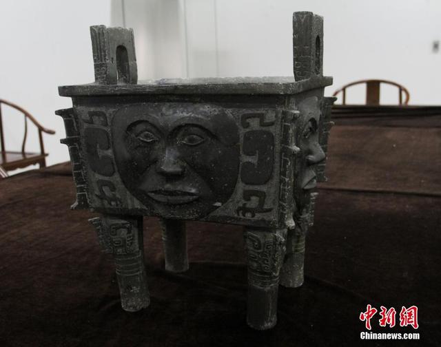三星堆迎来国宝“大禾人面纹方鼎”