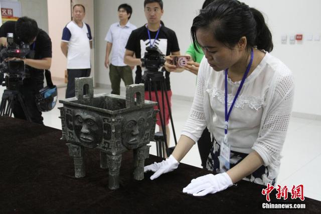 三星堆迎来国宝“大禾人面纹方鼎”