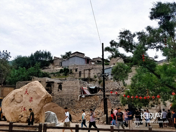 【探班第五届石家庄市旅发大会】井陉大梁江：“天路”修到家门口，古村致富有盼头儿