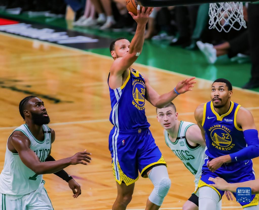 NBA总决赛：勇士队夺冠