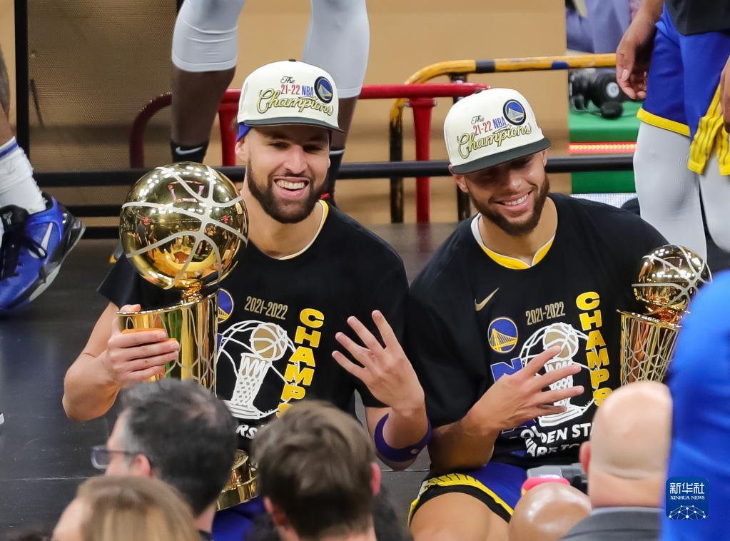 NBA总决赛：勇士队夺冠