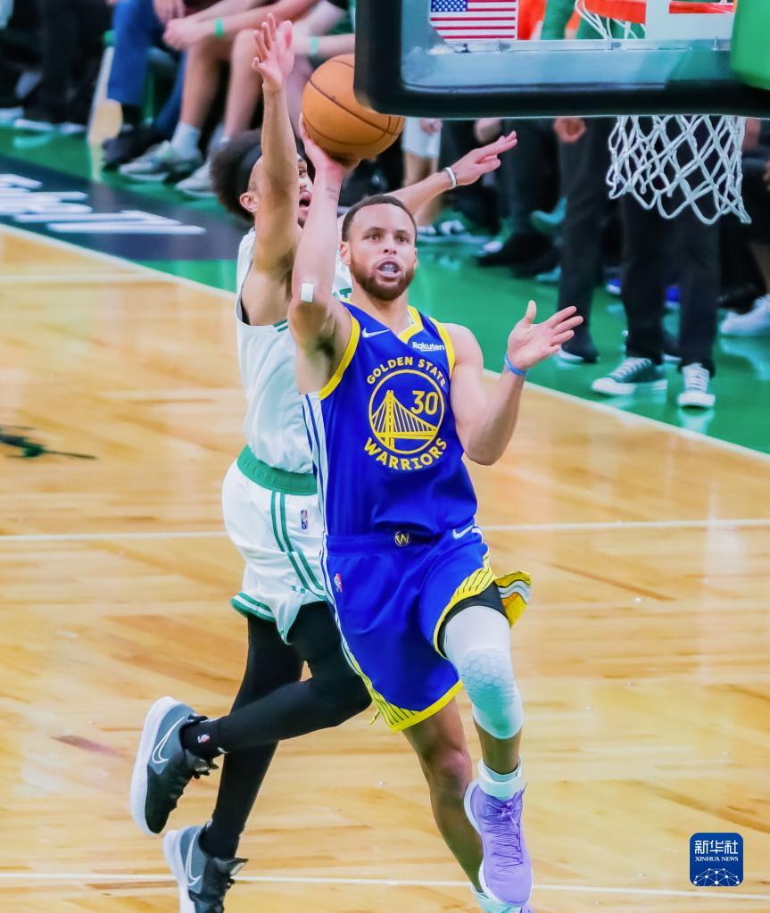 NBA总决赛：勇士队夺冠