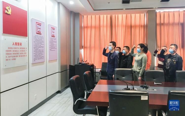党旗在基层一线高高飘扬丨贵州：“红色方向盘”凝聚起党员货车司机