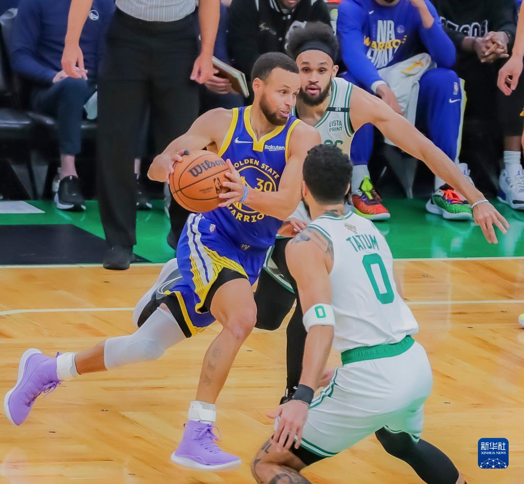 NBA总决赛：勇士队夺冠