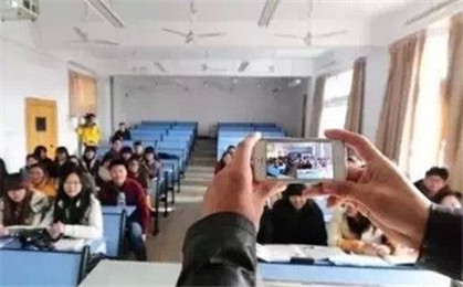 签到大作战——看中美教授如何提高学生出勤率？