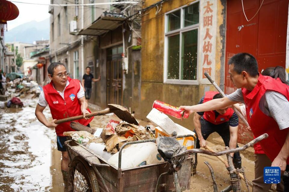 福建南平：抓紧灾后清淤抢修