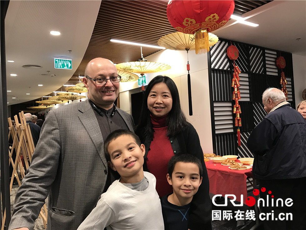 图片默认标题_fororder_4.高乐幸福的一家。（摄影孙伶俐）.JPG