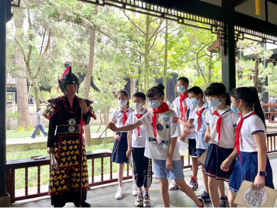 成都少先队校外实践教育活动首站走进成都武侯祠博物馆_fororder_未标题-1