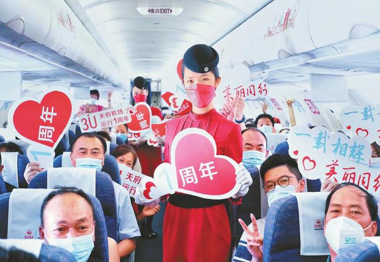 （转载）天府机场通航一周年 川航“熊猫之路”谱新篇
