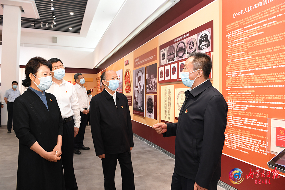 内蒙古自治区省级领导集体参观“不忘初心 牢记使命——中国共产党历史展览” ​_fororder_3