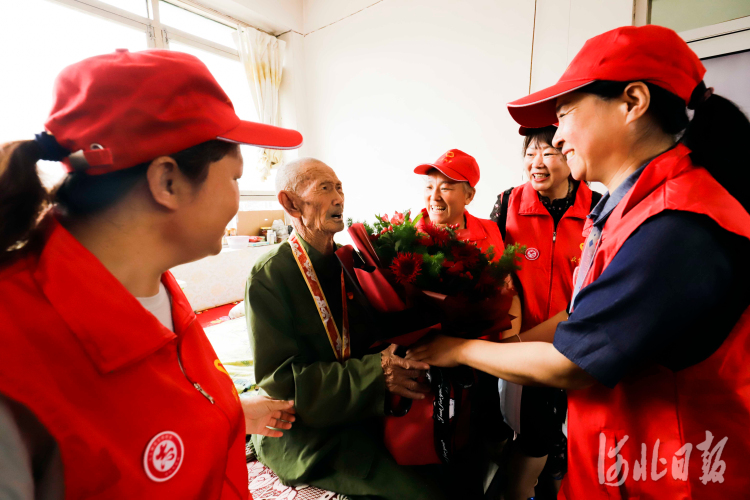 河北遵化：多种活动迎“八一”