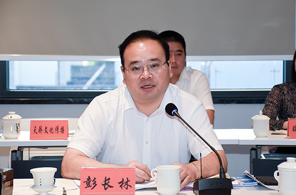 四川自贡：共谋大安区经济发展未来 擦亮天府旅游名县金字招牌_fororder_3大安区委书记彭长林出席会议并致辞（摄影-赵丽）