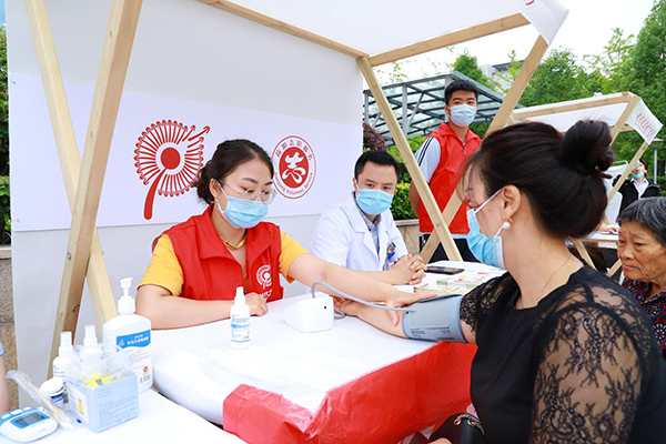 这个“精神加油站” 为简阳人的幸福生活加码_fororder_爱心义诊