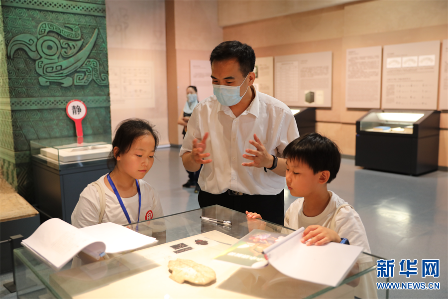 河南安阳：学中华汉字 做文化使者