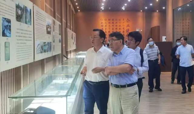 云南省政府参事及相关领导到后谷咖啡调研
