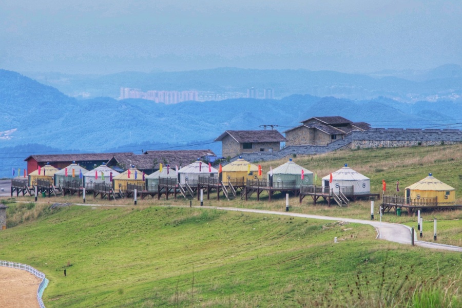 黔南龙里油画大草原：高山草甸游牧风情