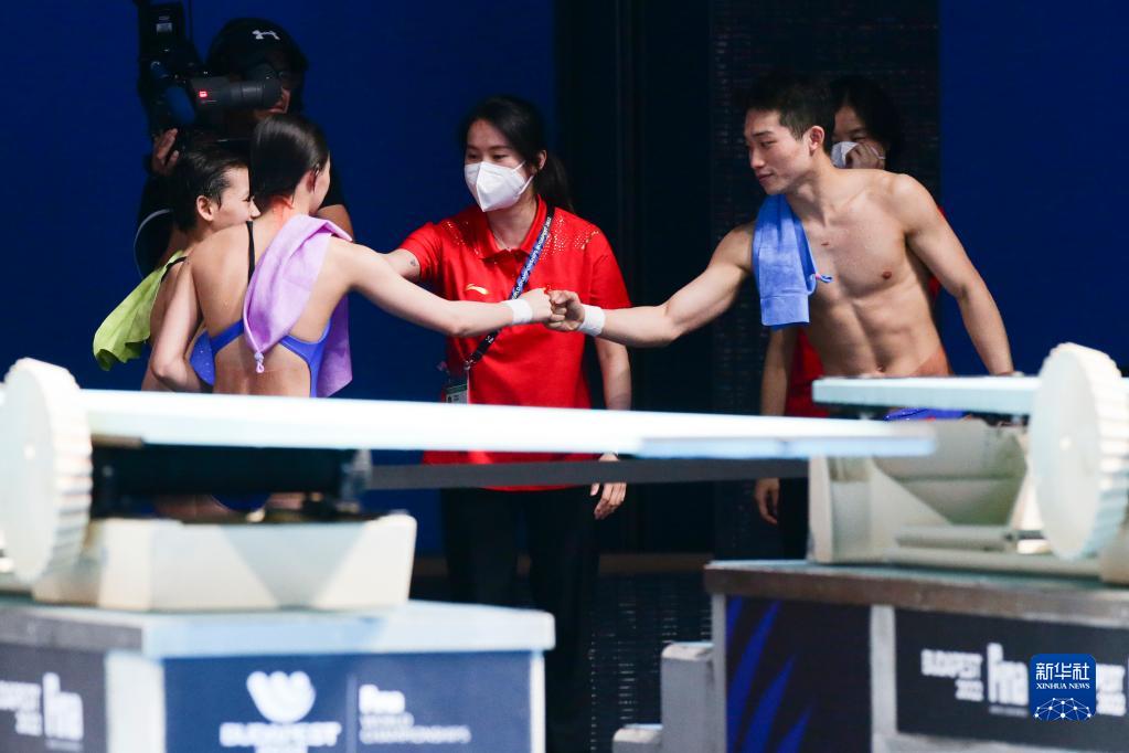 游泳世锦赛女子双人10米台：陈芋汐/全红婵夺冠