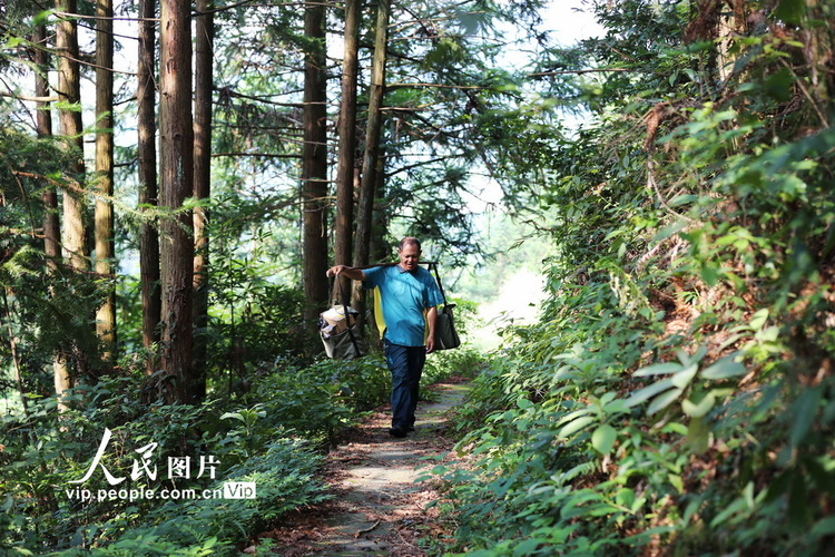 贵州锦屏：大山里的乡邮员