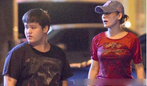 宁静儿子长相帅气被误认为小男友 宁静遭老公保罗抛弃原因