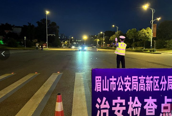 四川公安集中开展夏夜治安巡查宣防统一行动_fororder_四川公安开展夏夜治安巡查宣防统一行动-供图-四川省公安厅