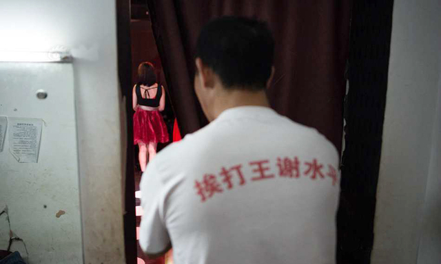 气功大师靠挨打年薪百万 孤独求败欲战泰森