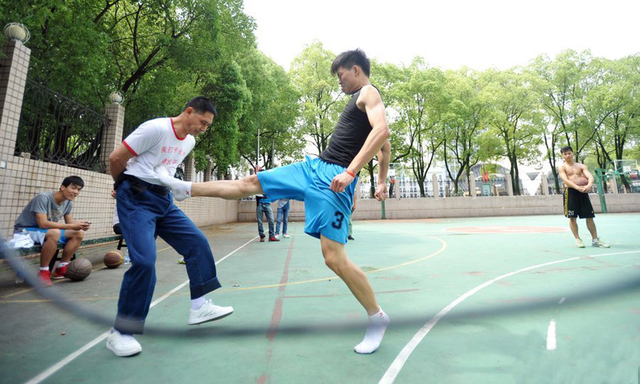 气功大师靠挨打年薪百万 孤独求败欲战泰森