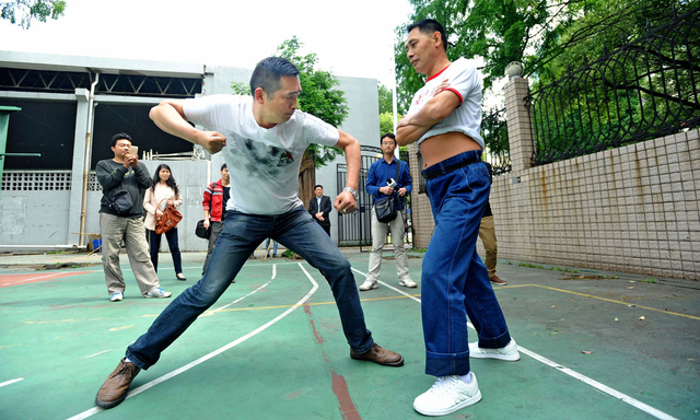 气功大师靠挨打年薪百万 孤独求败欲战泰森