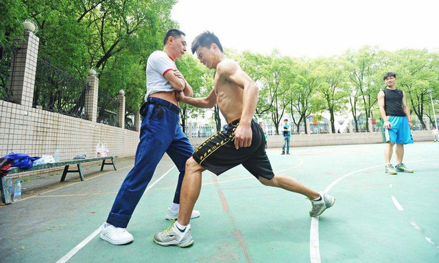 气功大师靠挨打年薪百万 孤独求败欲战泰森