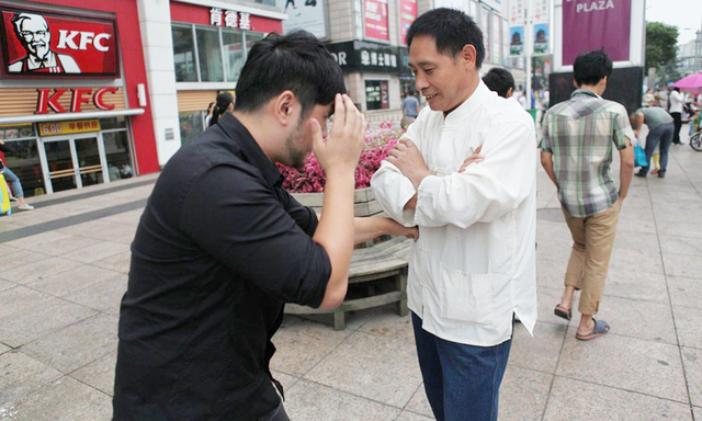 气功大师靠挨打年薪百万 孤独求败欲战泰森