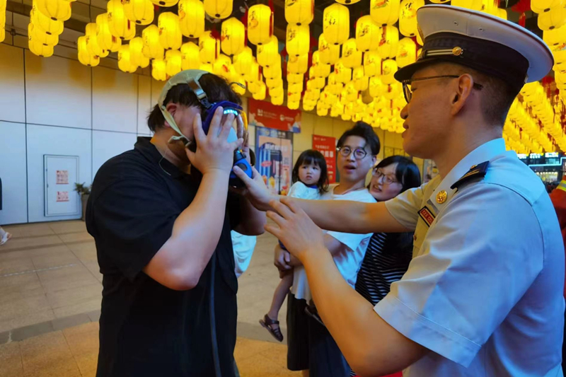 莆田荔城：逛消防“夜市” 带安全回家_fororder_微信图片_20220727154855