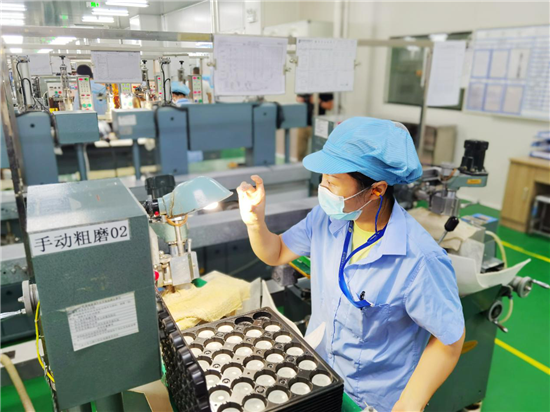 在信阳舜宇光学 解锁一枚镜片的诞生_fororder_图片3